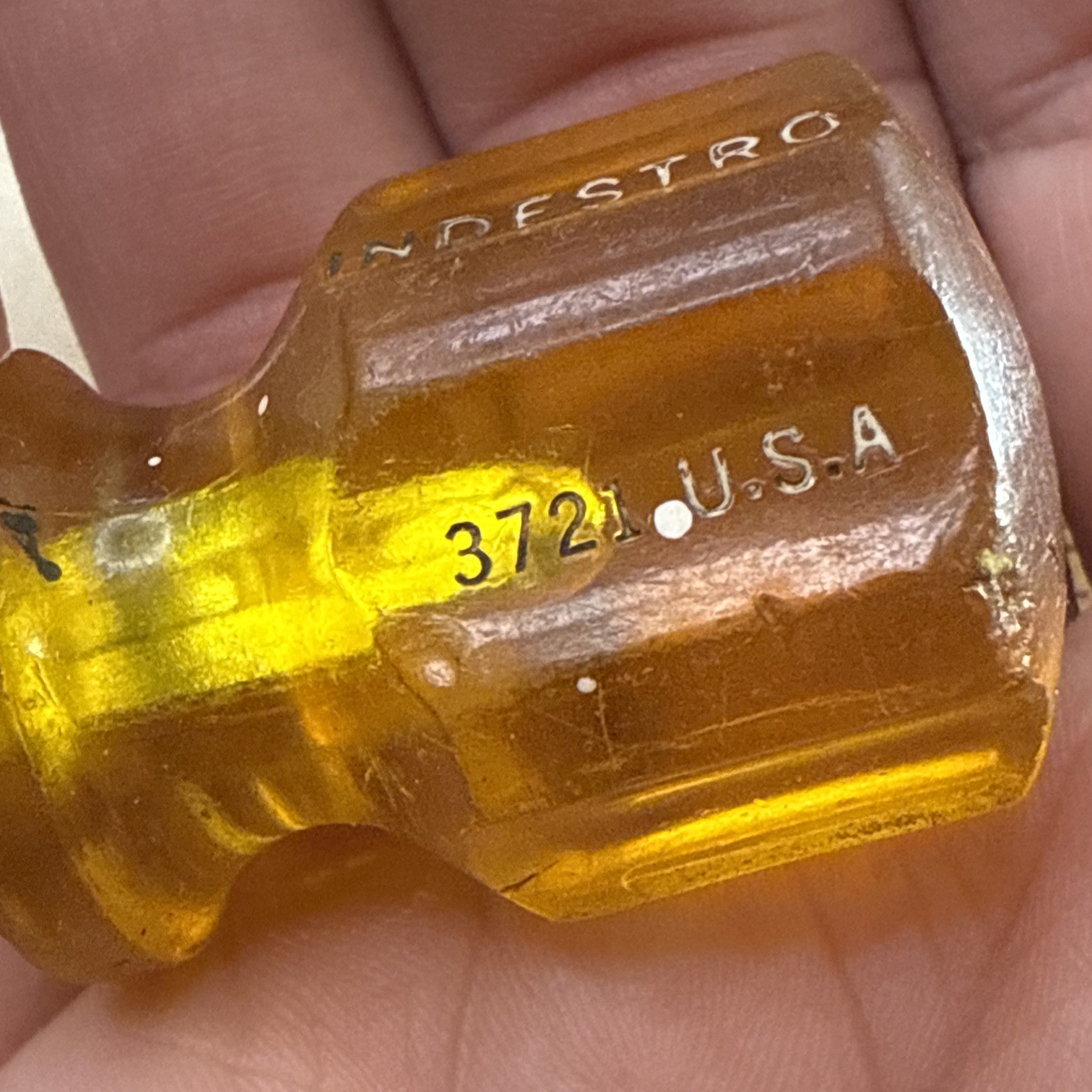 Vintage INDESTRO Amber 3721 Square Shank 1-1/4″ Stubby Flathead Screwdriver old
