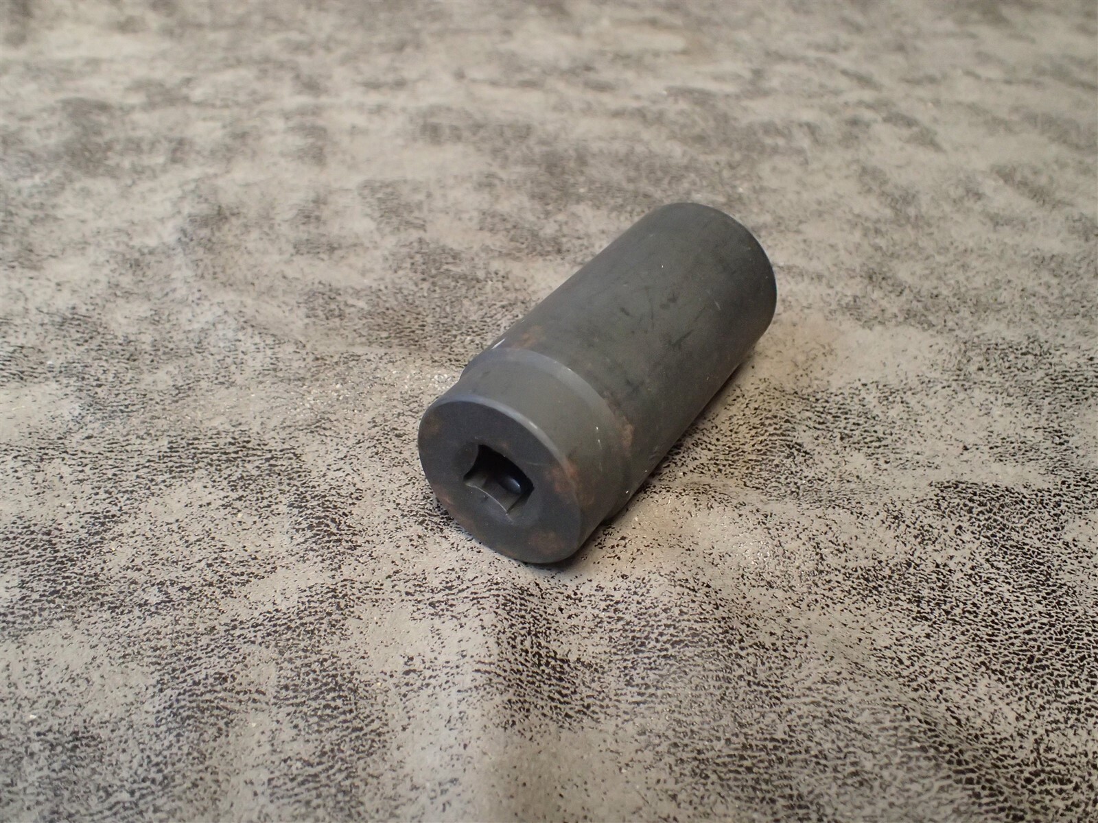 Lisle 39510 1/2″ Drive x 30mm Deep Length Axle Nut Socket (BN189)