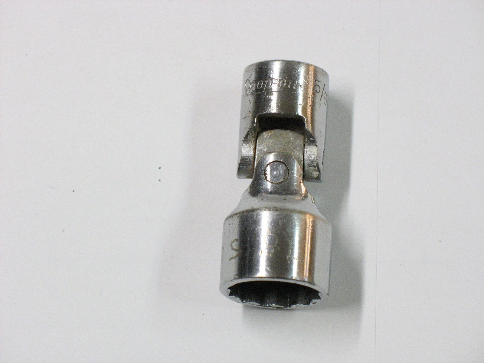 Snap-On Tools 5/8″ 3/8″ Drive 12 Point Shallow Universal Swivel Socket FVU20