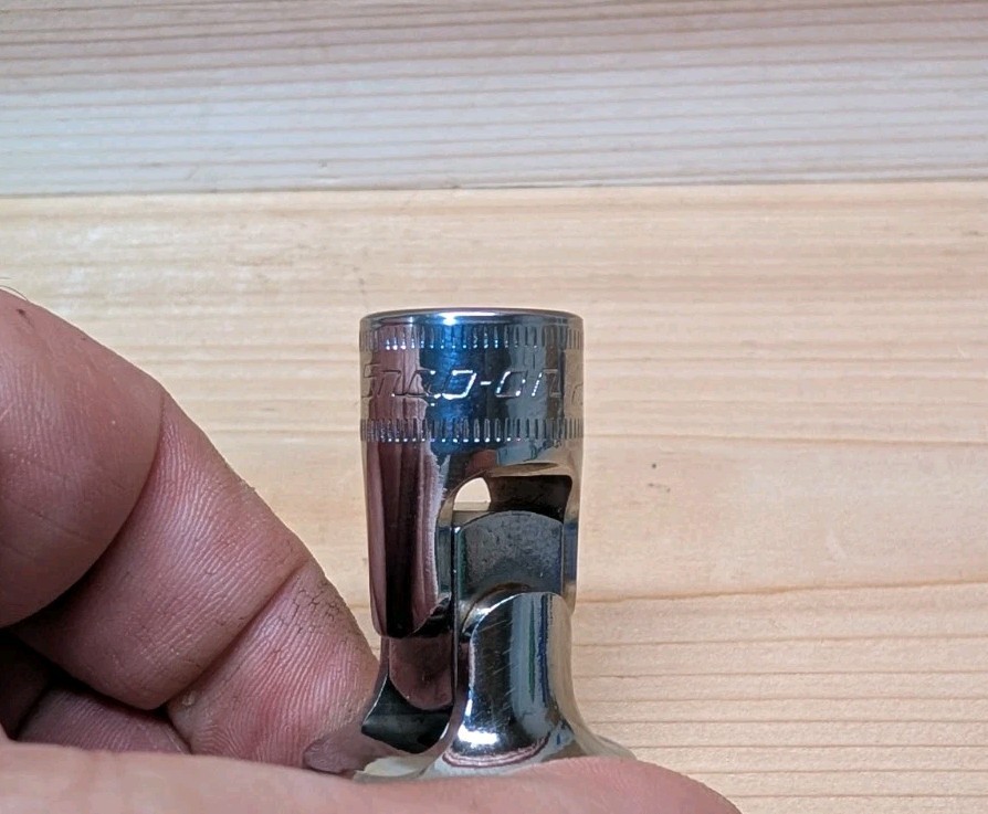 Snap-On Tools USA 3/8″ Drive 22mm Metric 6pt Chrome Swivel Socket FSUM22A