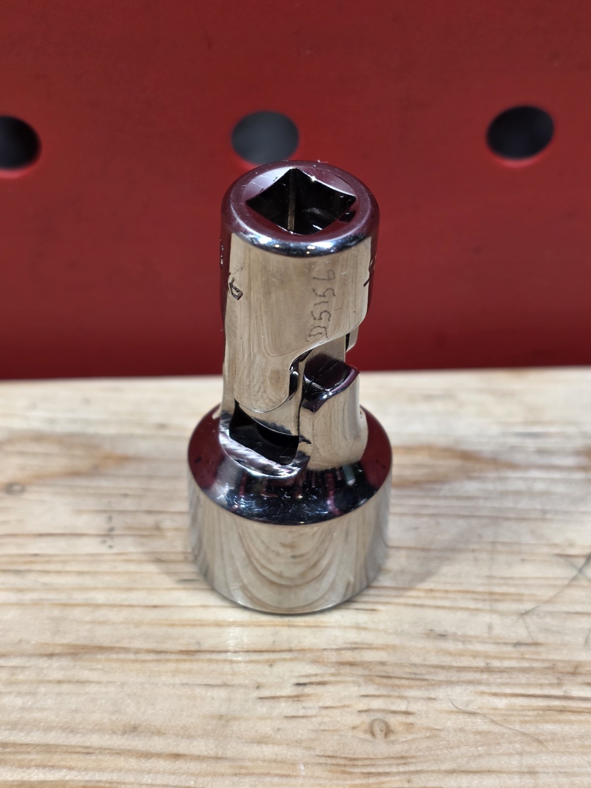 Snap-on Tools TMU181A 9/16″ SAE 1/4″ Drive 12-Point Universal Socket See Details
