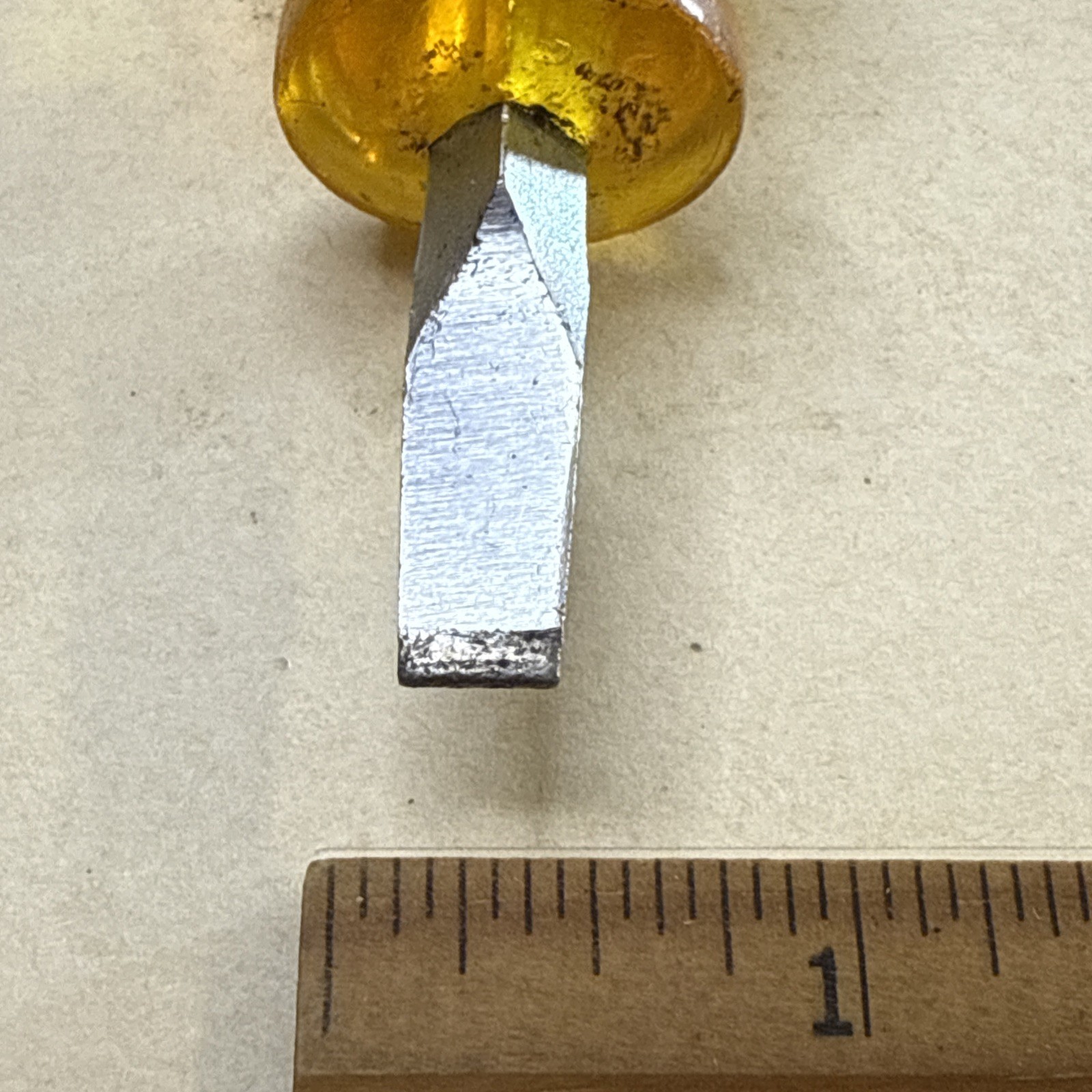 Vintage INDESTRO Amber 3721 Square Shank 1-1/4″ Stubby Flathead Screwdriver old