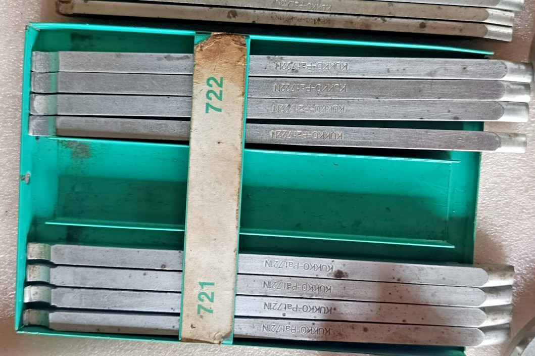 KUKKO 70A INTERNAL BEARING PULLER OR DEEP GROVE BALL BEARING EXTRACTOR SET.