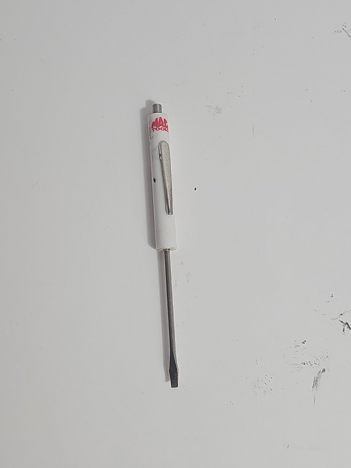 MAC TOOLS Advertising White Alexander Flat Pocket Magnetic Screwdriver – 5-1/2”