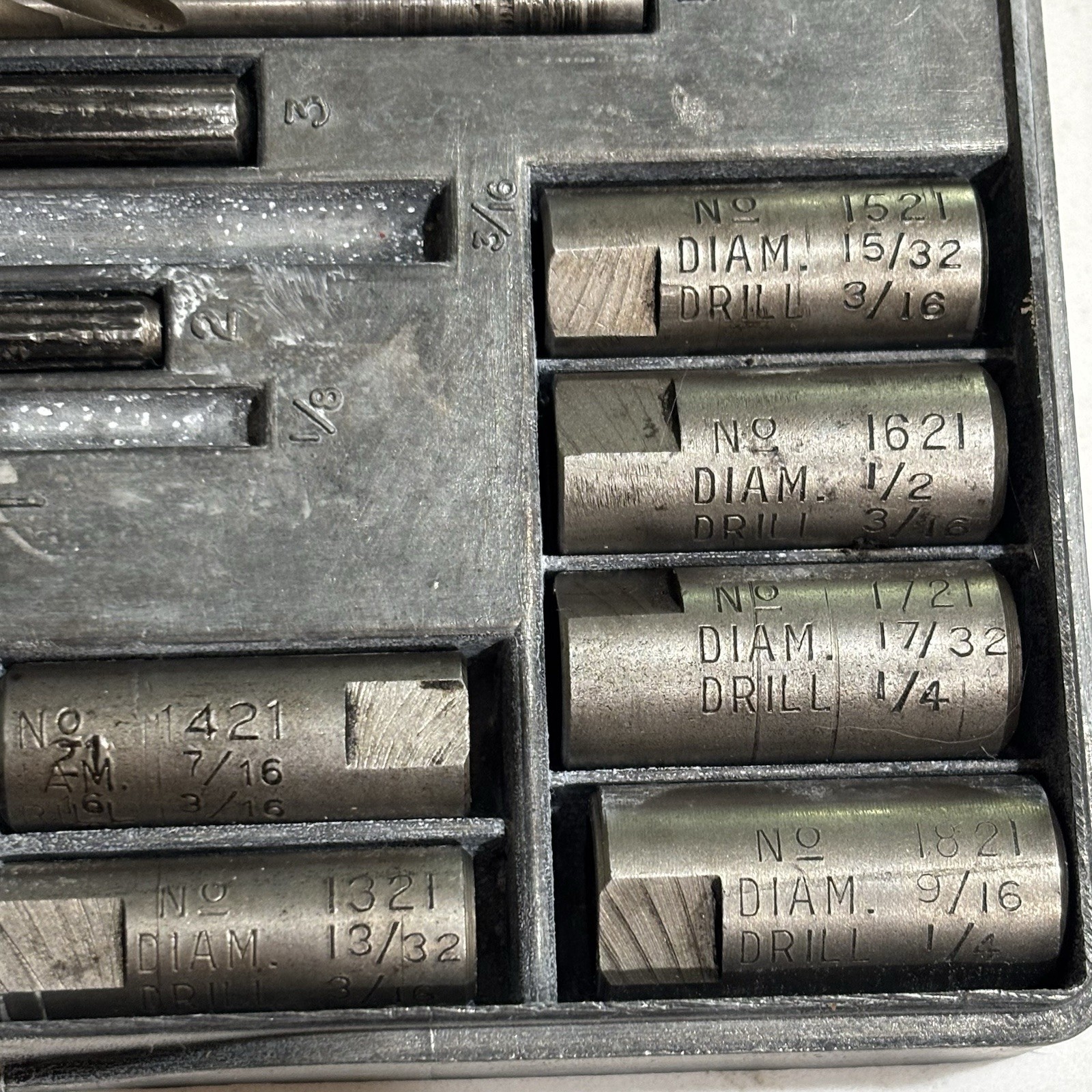 Snap-on Blue-Point Supreme Screw Extractor Set No. 1020 metal box (missing some)