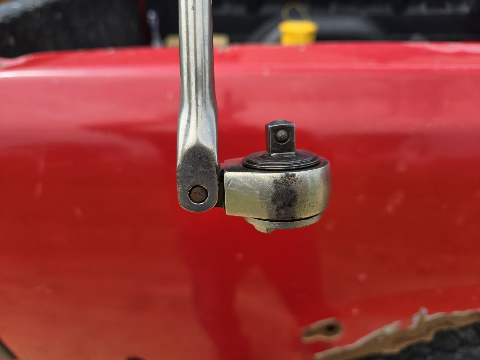 JOHN DEERE Tools USA TY3522 3/8″ Drive Flex Head Ratchet – Chrome Knurled Handle