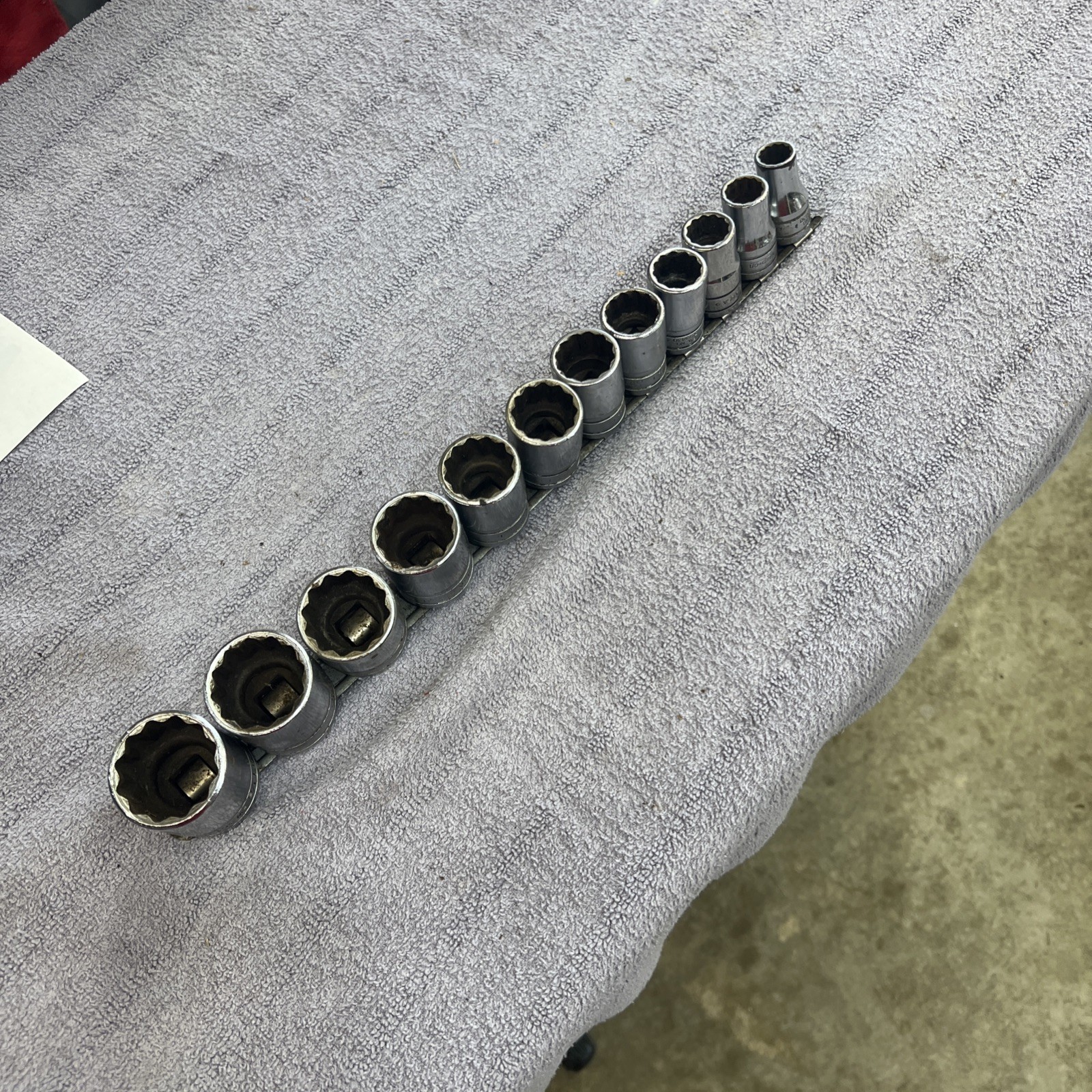 Vintage Snap-On 12 pc 1/2 Drive SAE 12 Point Shallow Socket Set W/Metal Rack