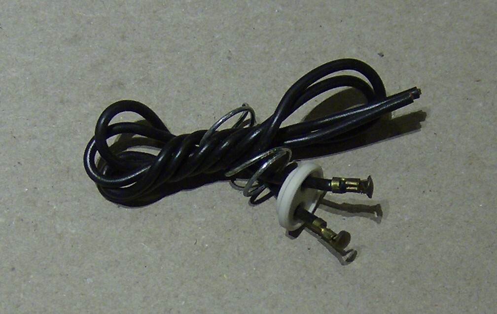 AUTOMOTIVE PIGTAIL ELECTRICAL SOCKET