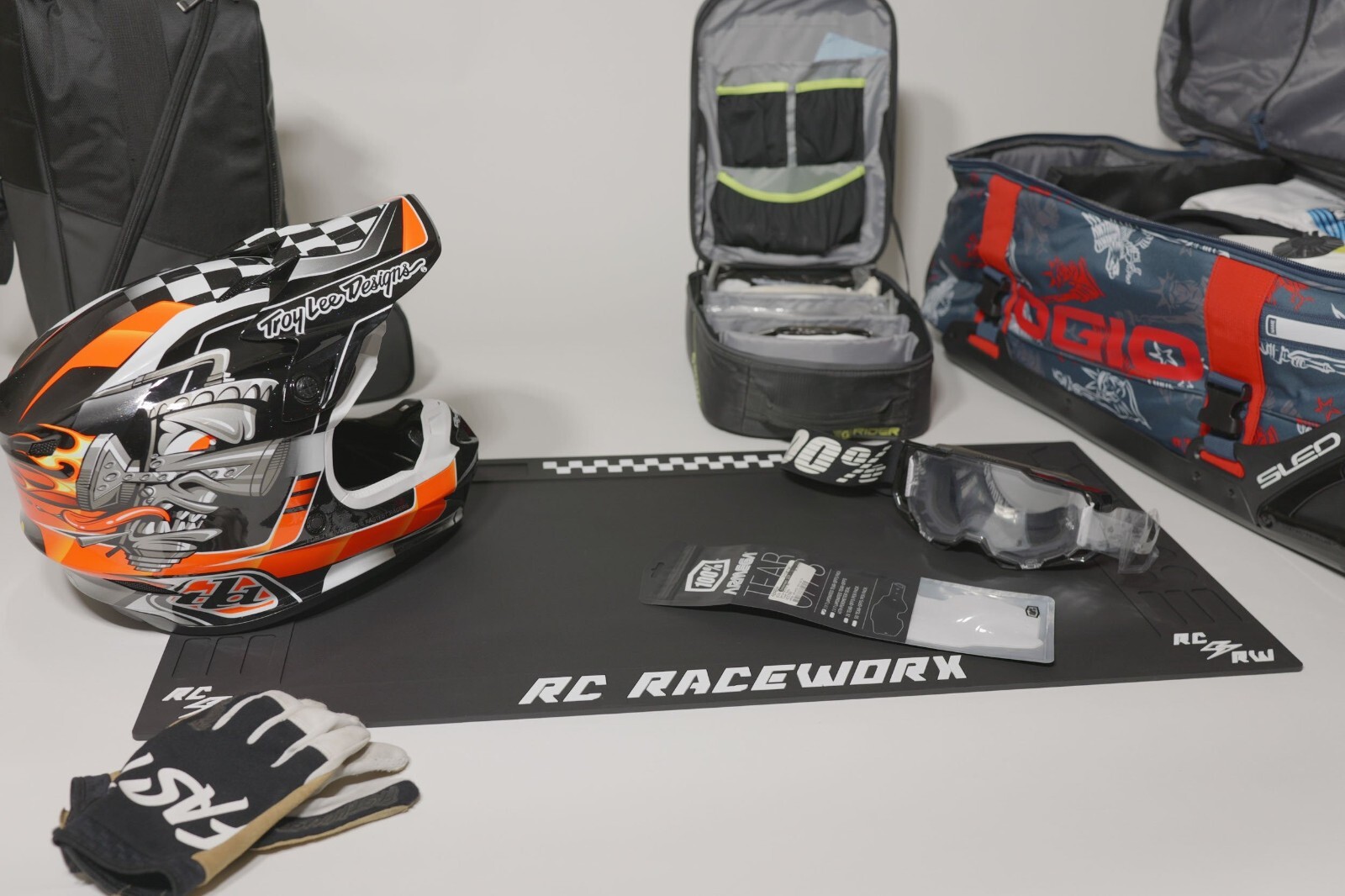 RC Raceworx Worx Pit Mat in Black and White – 18×36