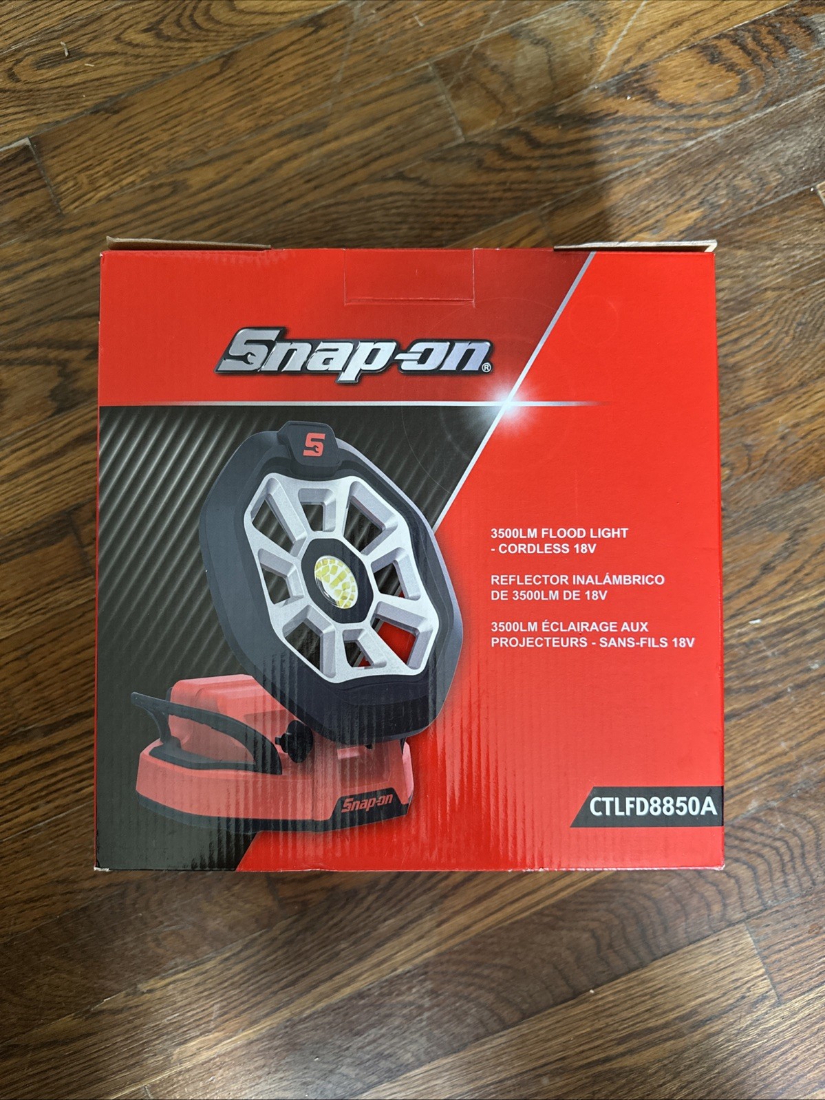 Snap-on Tools NEW RED 3500 Lumen 18V Cordless Flood Light CTLFD8850A