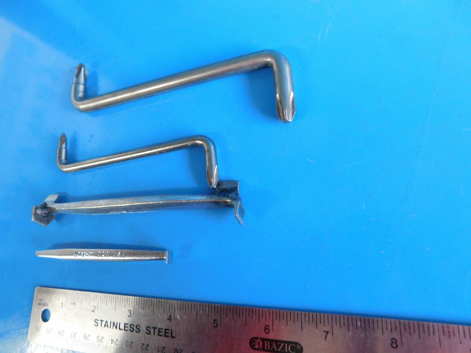 USED,SNAP ON TOOLS & BLUE POINT OFFSET FLAT AND PHILLIPS SCREWDRIVERS