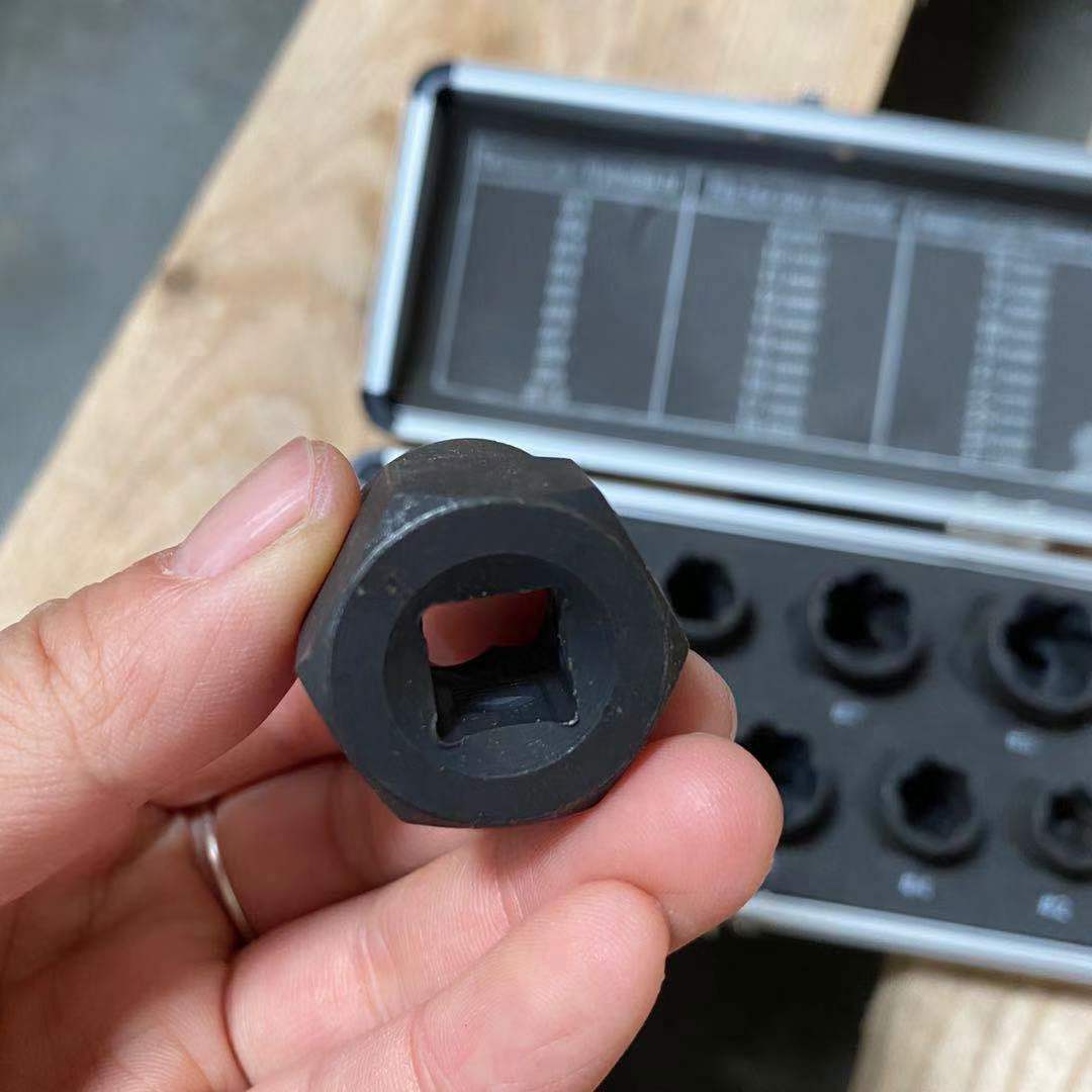 10pcs Damaged Lug Nut Lock Remover Twist Socket Set Screw Extractor Tool US