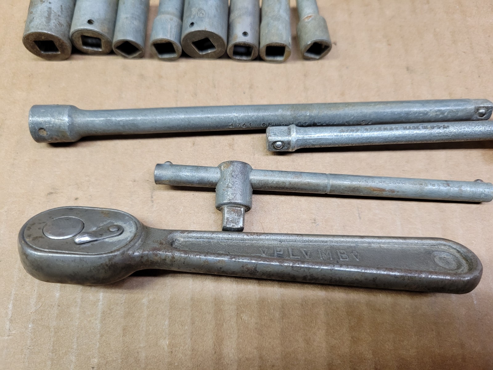 Vintage Plomb 1/4 + 9/32″ Drive 12-piece Socket Set with Metal Box