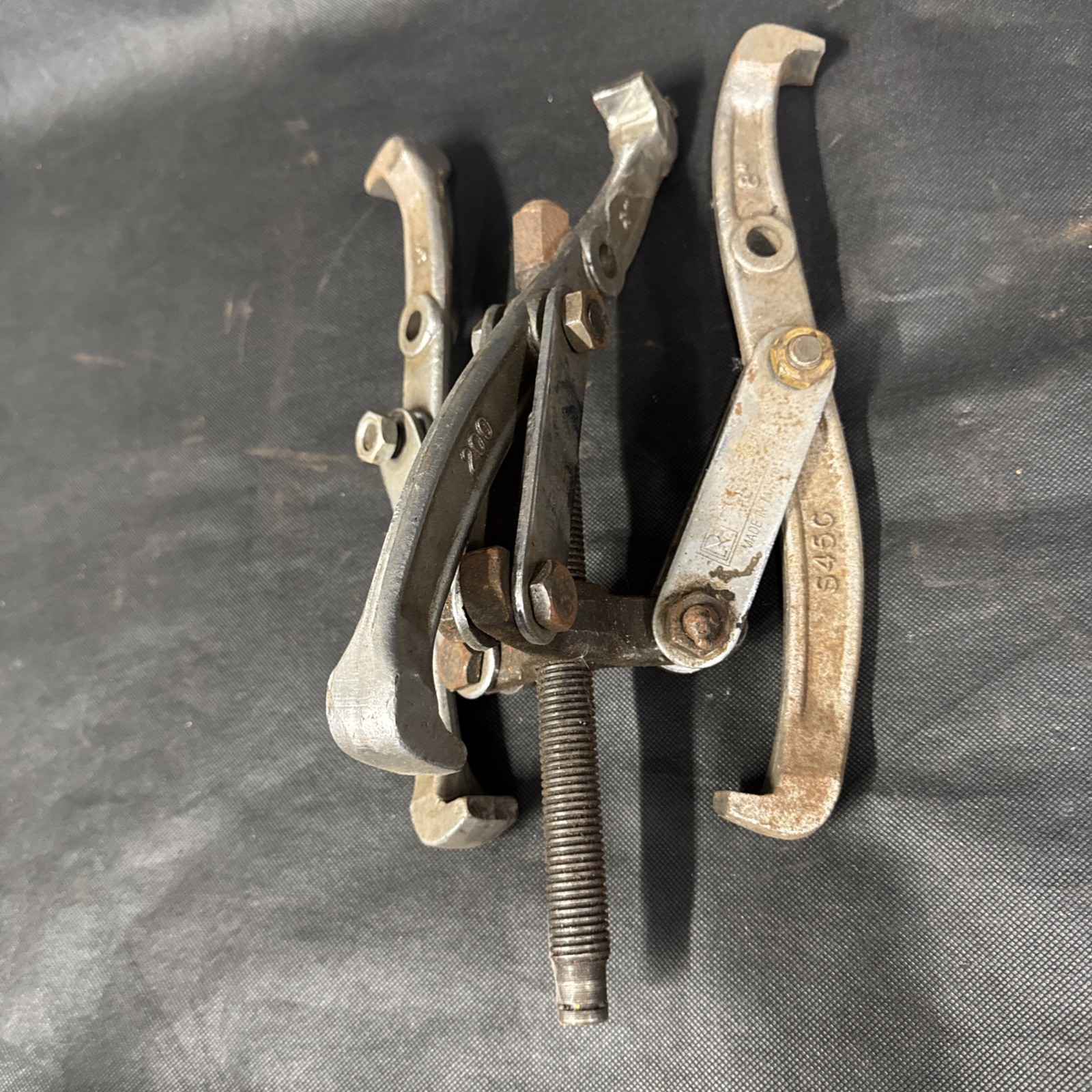 Pittsburg Forge 3-Jaw Slide Gear Puller, Model S45C 200 Flywheel 8” Inch