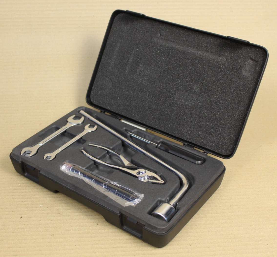 Lexus Ls430, Ls400 Emergency Lug Wrench Toyota OEM Tool Kit