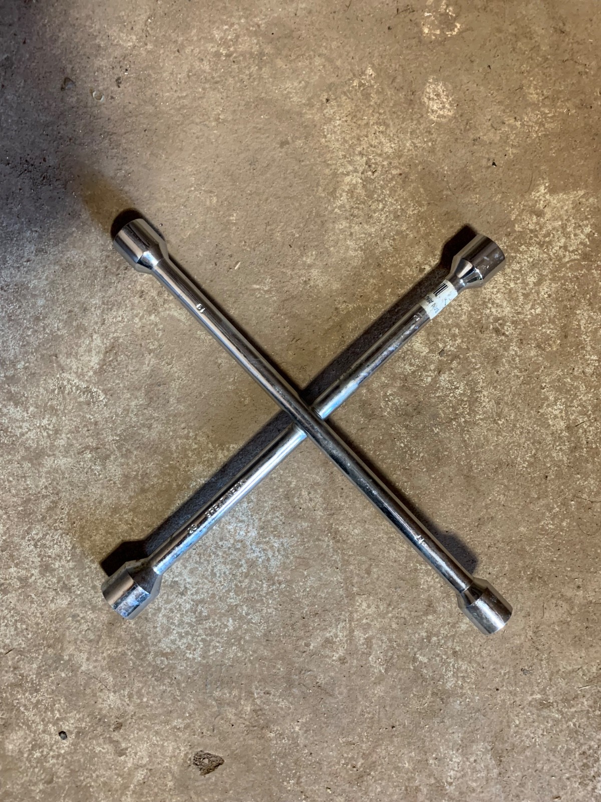 Great Neck 4-Way Lug Wrench 17mm 19mm 21mm 23mm Pre-Owned