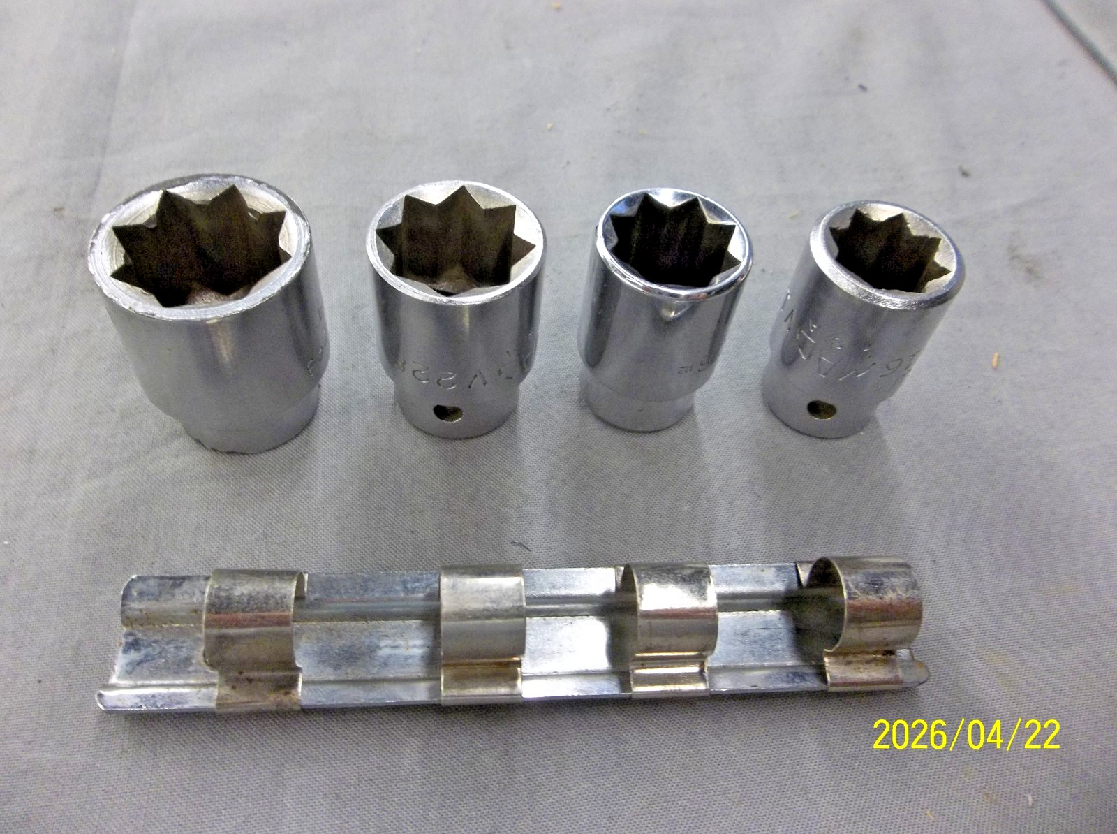 4 – Mac Tools 8 PT. USA 1/2″ Drive Chrome Sockets SAE V SERIES