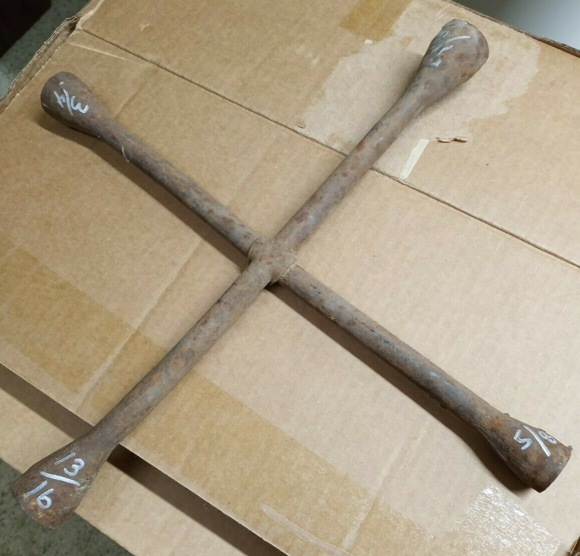Vintage TIRE IRON 14″ LUG WRENCH T HANDLE 5/8 7/8 3/4 13/16