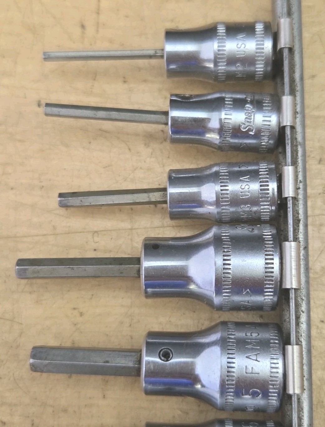 Snap On 210EFTAMY-1/4″ & 3/8″ Dr 10Pc Metric Standard Hex Bit Socket Driver Set