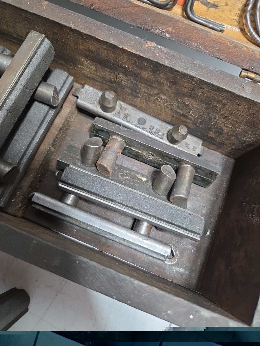 Vtg Hutto Engineering Cylinder Honing Tool Engine Hone Deglazer Tool & 21 Stones