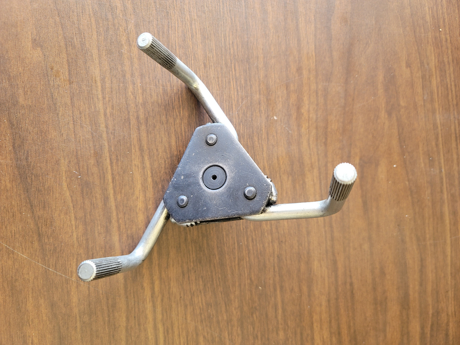 UNIVERSAL 3 JAWS ADJUSTABLE OIL FILTER WRENCH 3/8″ OR 1/2» WITH SOCKET      