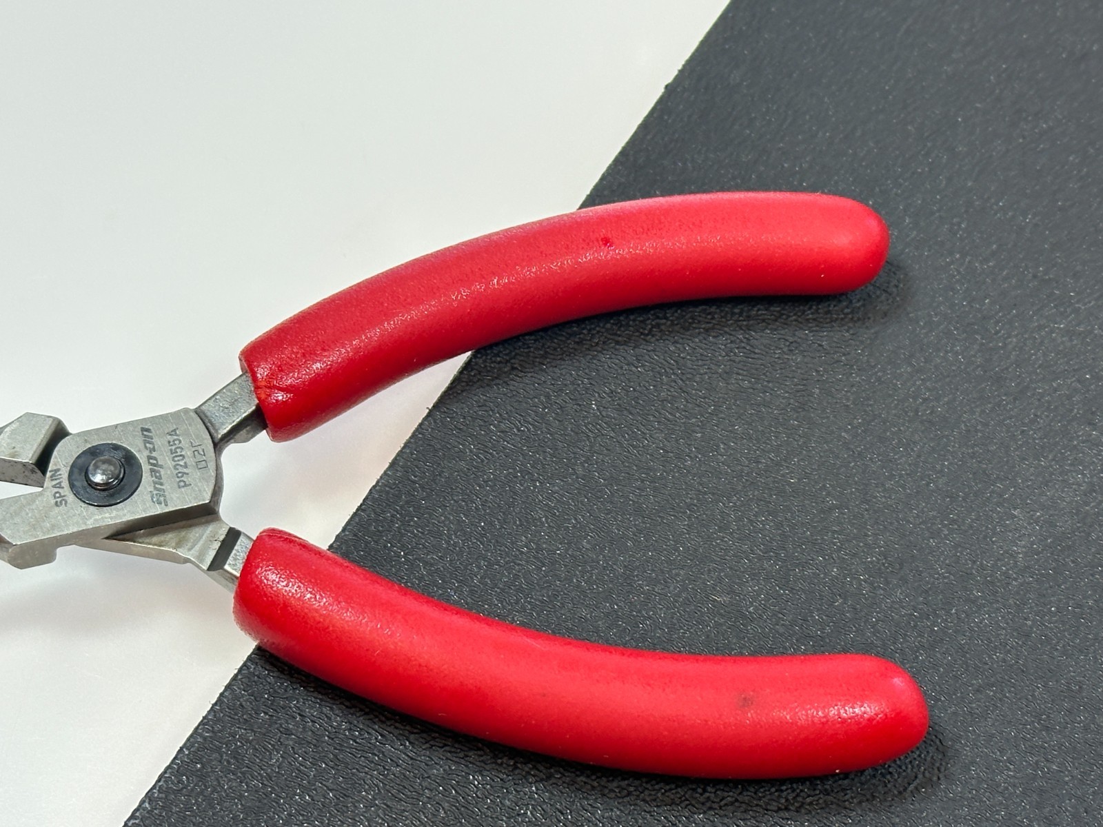 Snap-on Tools RED Soft Comfort Grip 5-1/2″ Needle Nose Precision Pliers P92055A