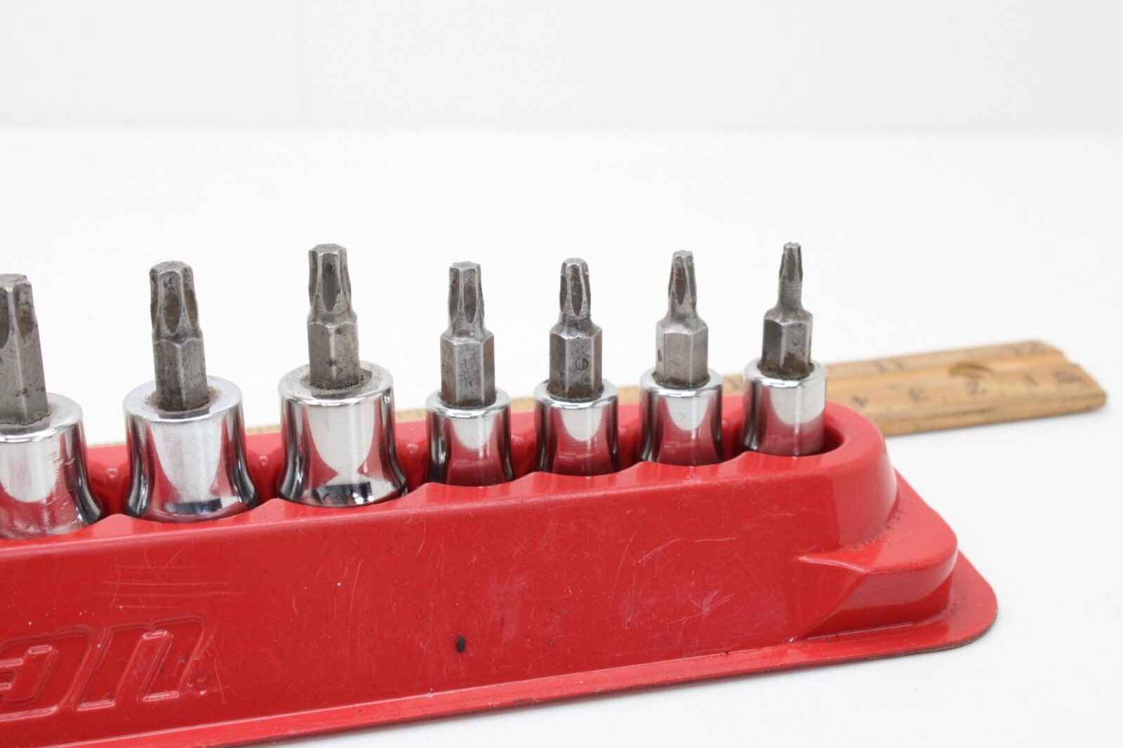 Snap On 212EFTXY T8-T55 12 Piece 1/4″/3/8″ Drive TORX Bit Standard Socket Set