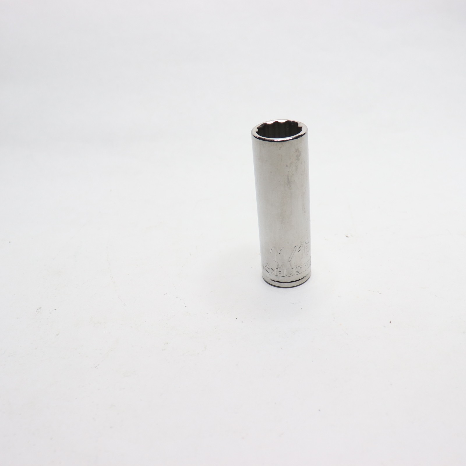 Husky SAE Deep Socket 12-Point 1/2″ Drive 11/16″ H2D12PDP1116