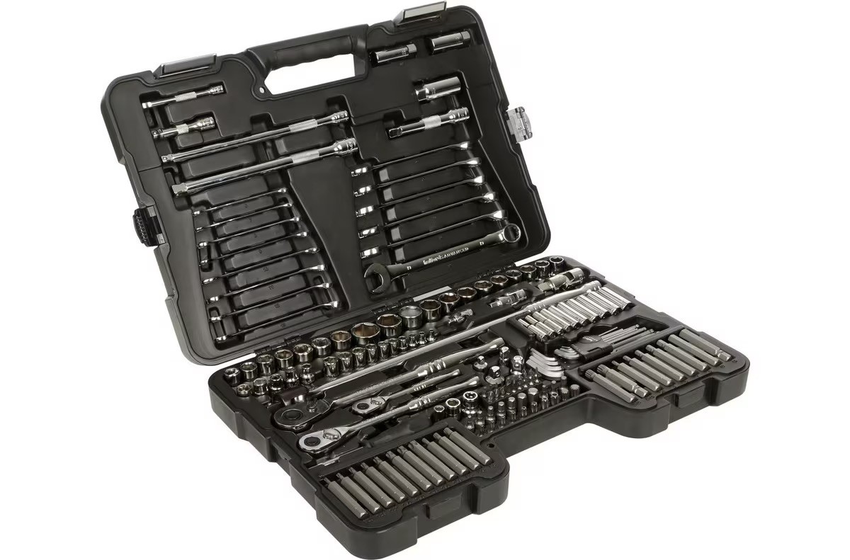 Halfords Advanced Professional 150 pc socket & spanner set Lifetime guarantee