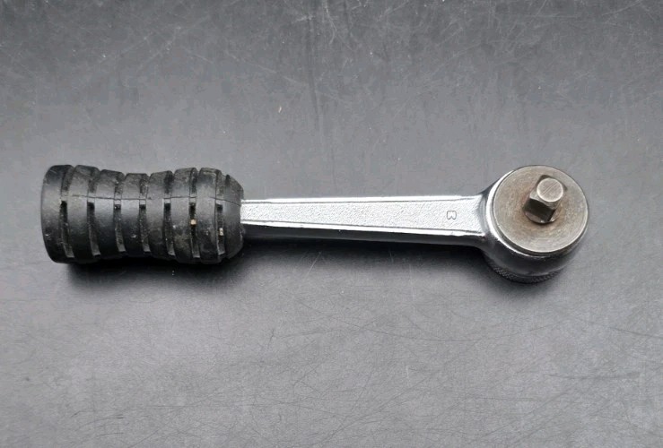 Vintage FACOM 1/4″ Sq Drive Round Head 72-Tooth Ratchet R151. Made In France