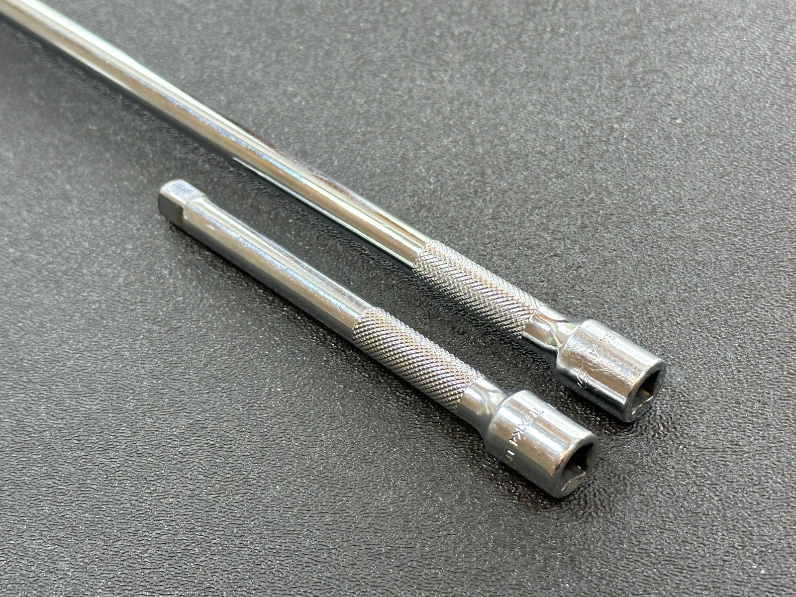 🇺🇸 Snap On USA 2pc 1/4″ Drive 14″ & 4″ Knurled Chrome Extension, TMXK140 TMXK4