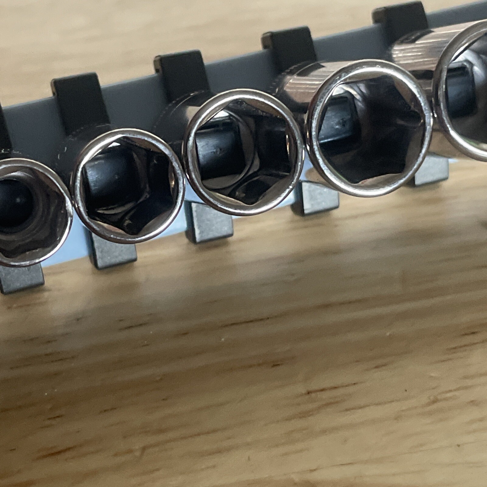 Craftsman USA 1/4″ Dr. 6 Pt Shallow 12 Pc Metric Socket Set 4-14mm Inverted G2