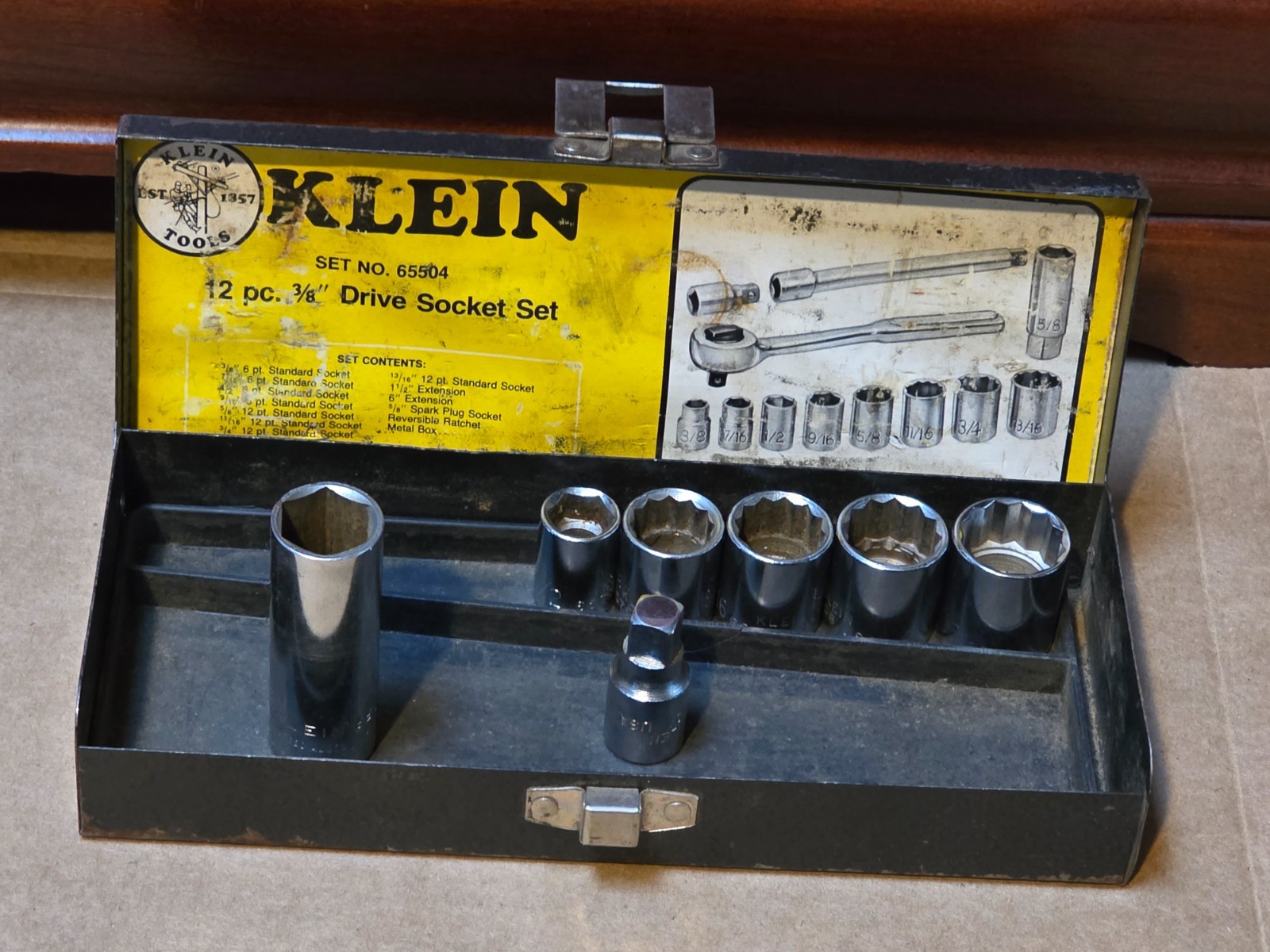 Klein Tools 7 Piece Socket Set 3/8″ Drive #65504 SAE Extension, Metal Case USA