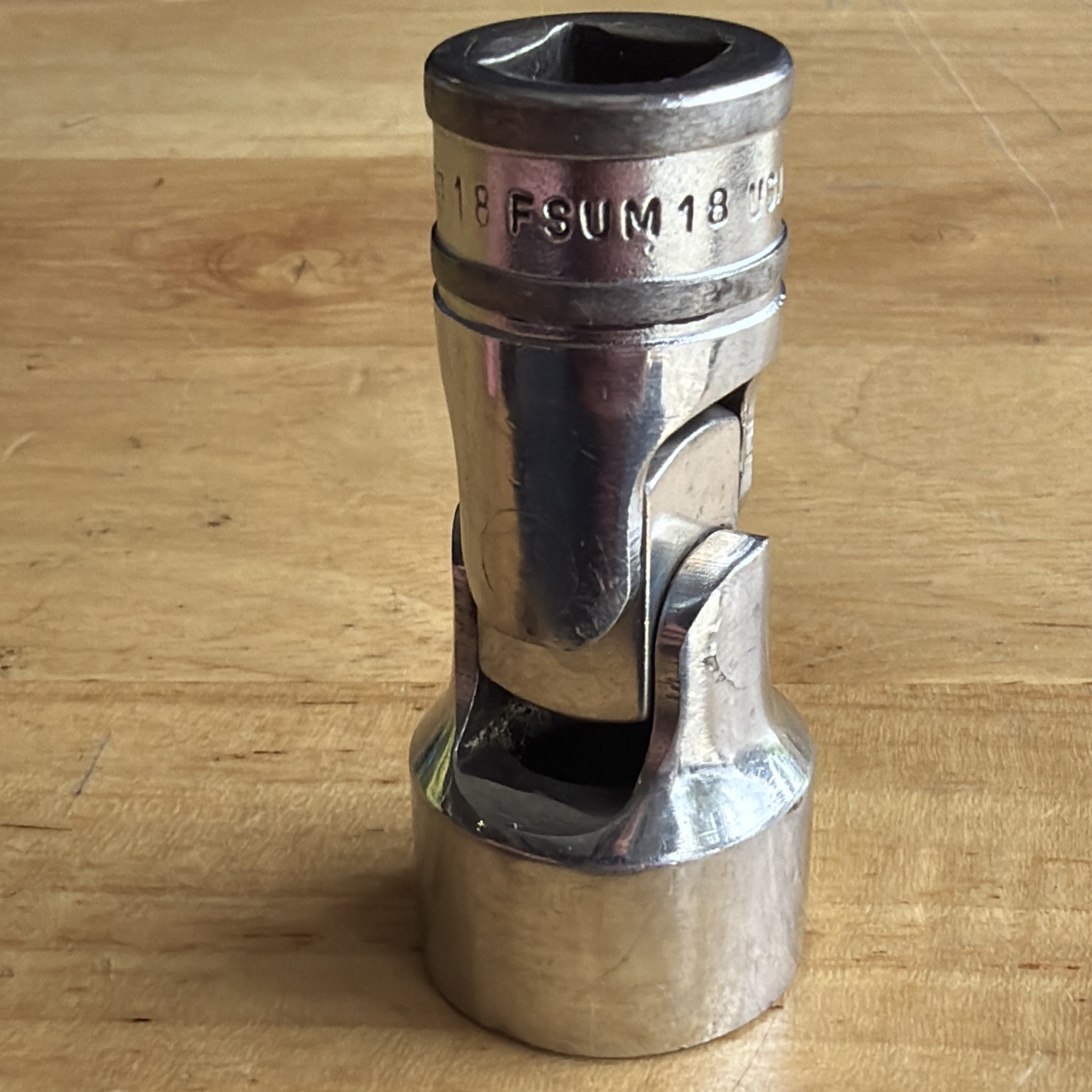 Snap On Tools 18mm Shallow Universal Swivel Socket 3/8″ Drive 6 Point FSUM18 USA