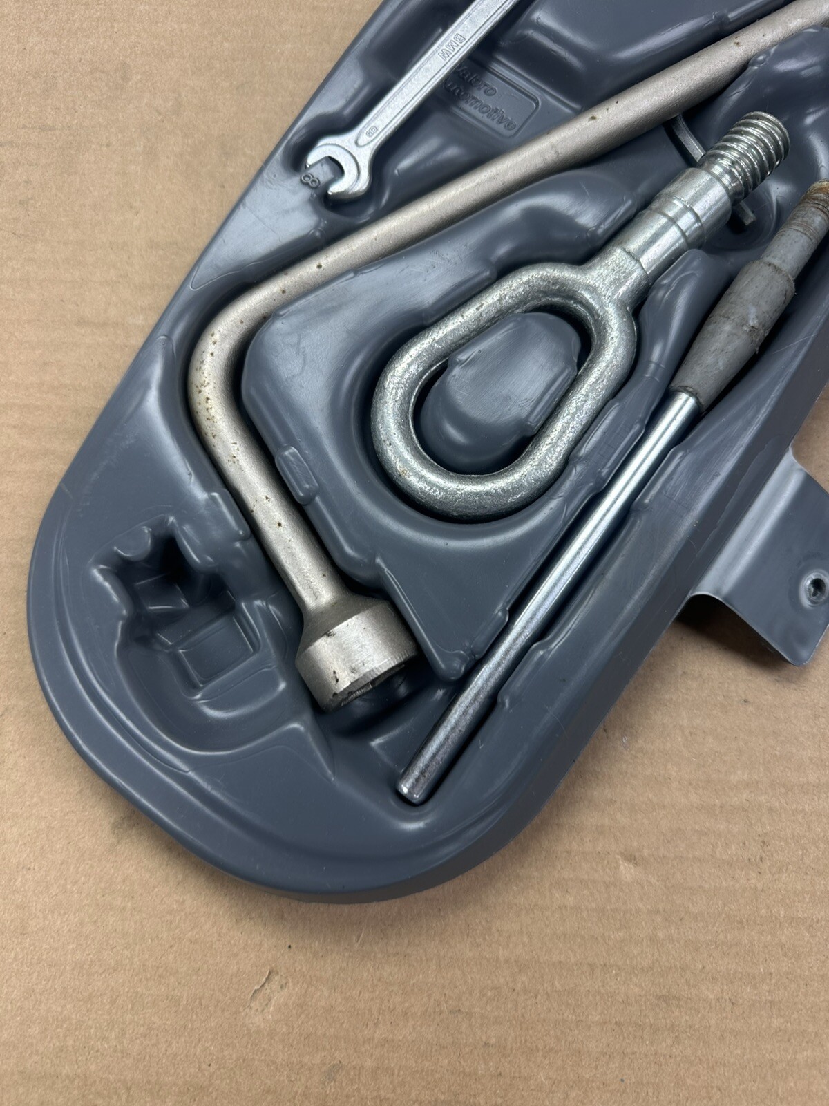 BMW E46 TRUNK TOOL KIT HOLDER 330 325 323 328 Sedan Coupe OEM