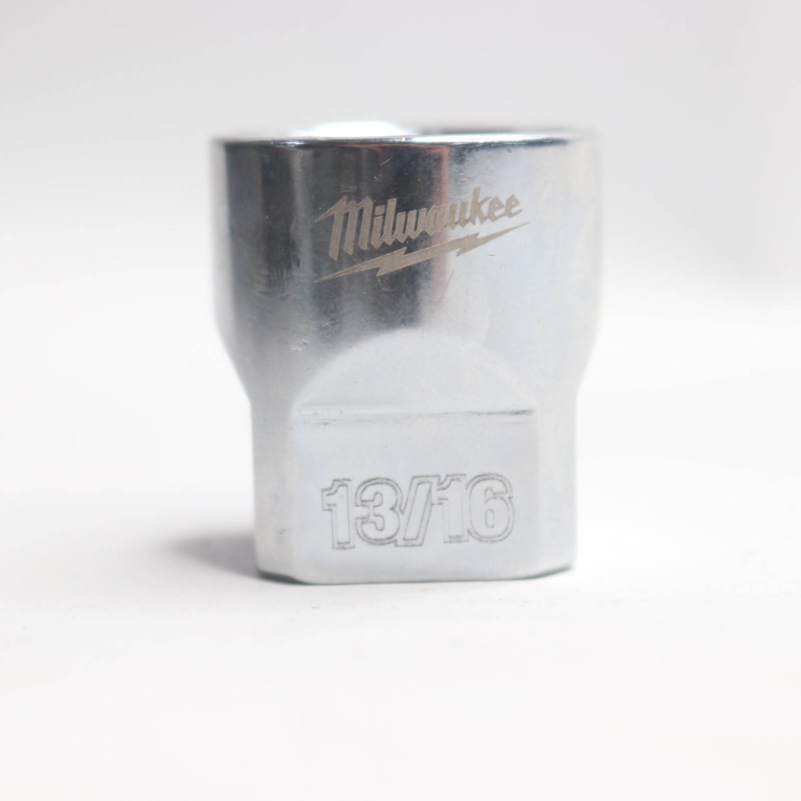 Milwaukee Shallow Standard Socket with 4 Flat Sides 6-Point 3/8″ Drive 13/16″