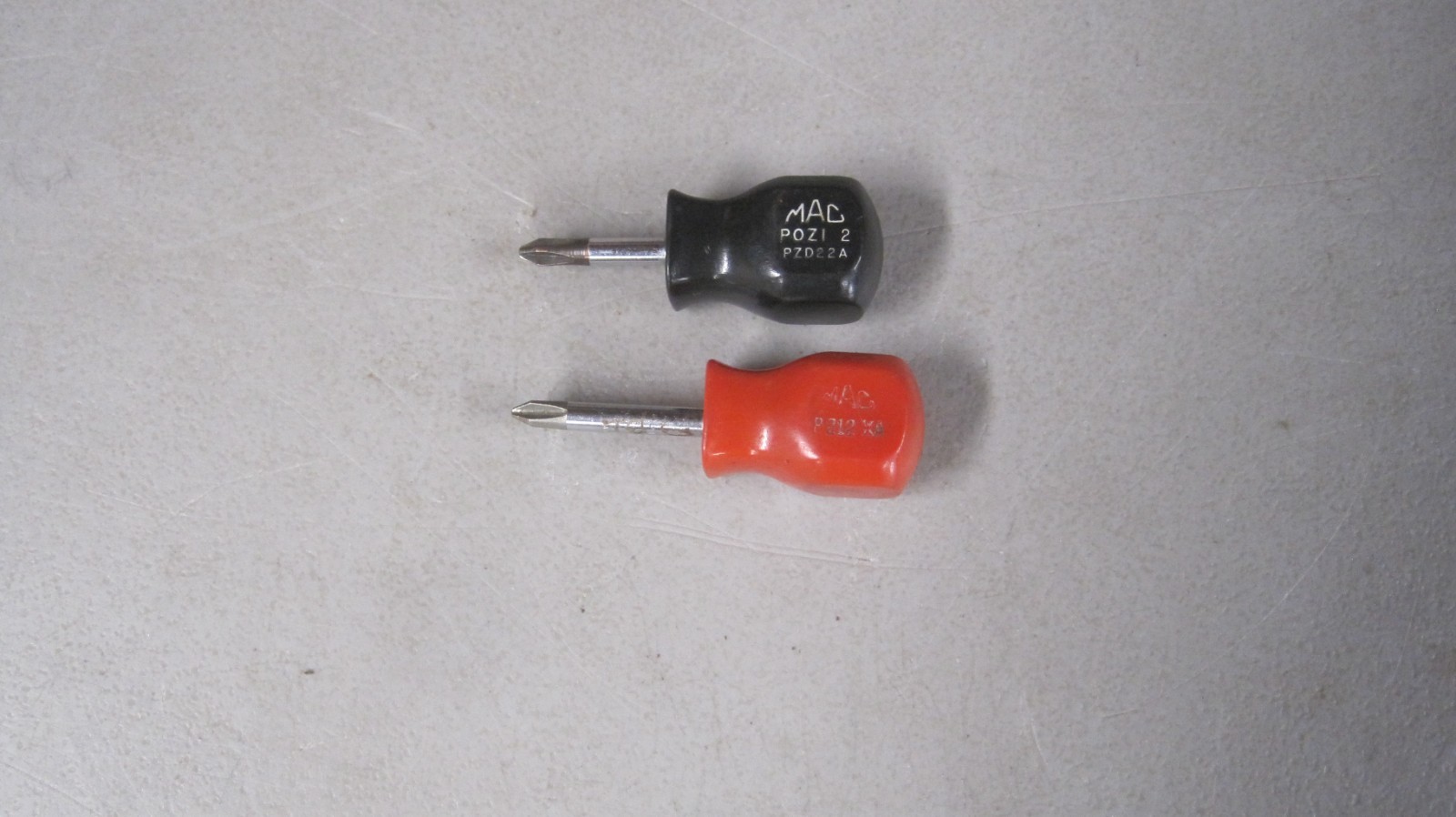 MAC STUBBY SCREWDRIVERS LOT OF 2 PCS