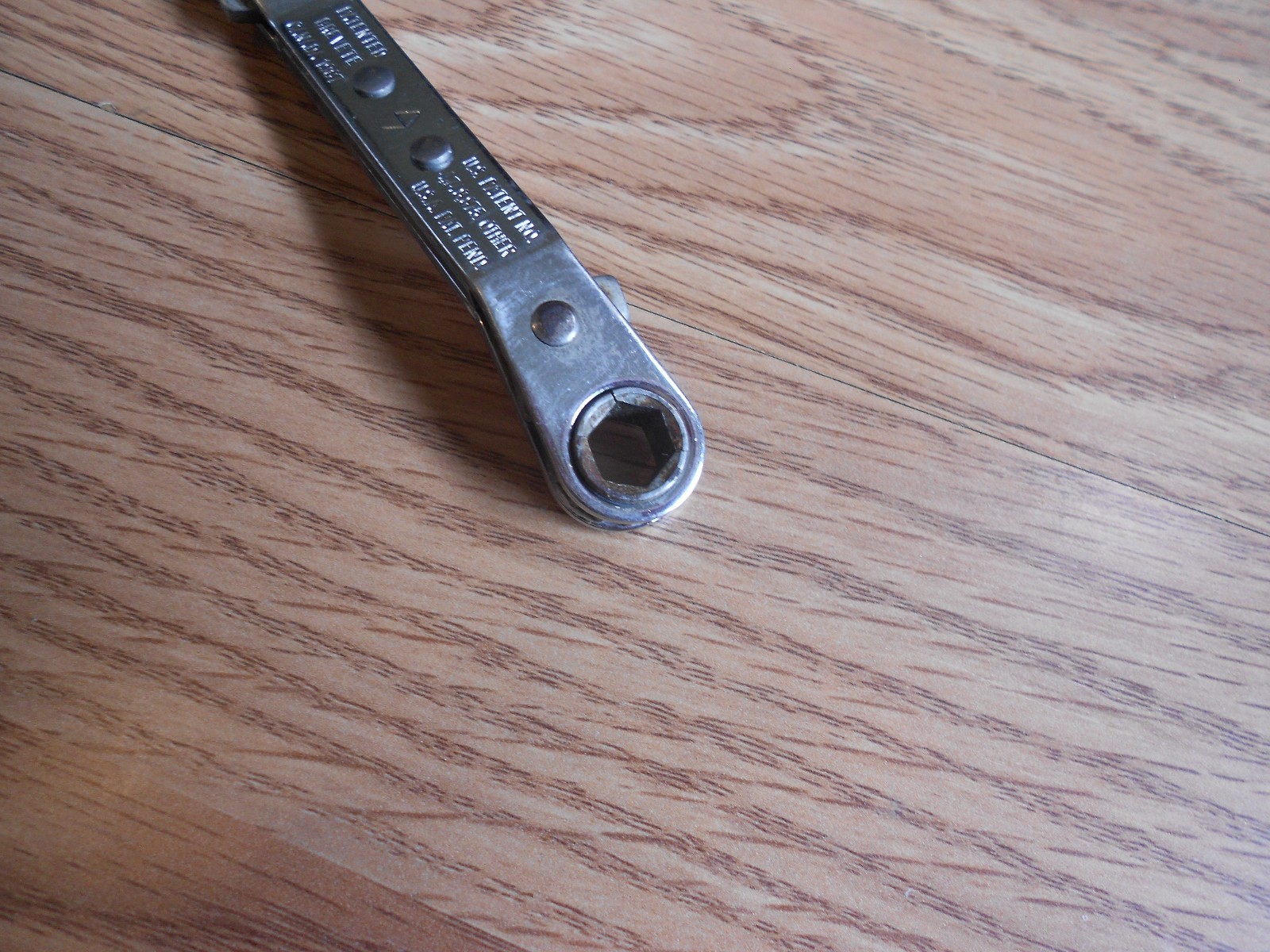 1 MAC TOOLS ROW0810 1/4″ x 5/16 6pt Reversible Ratcheting Offset Box Wrench USA