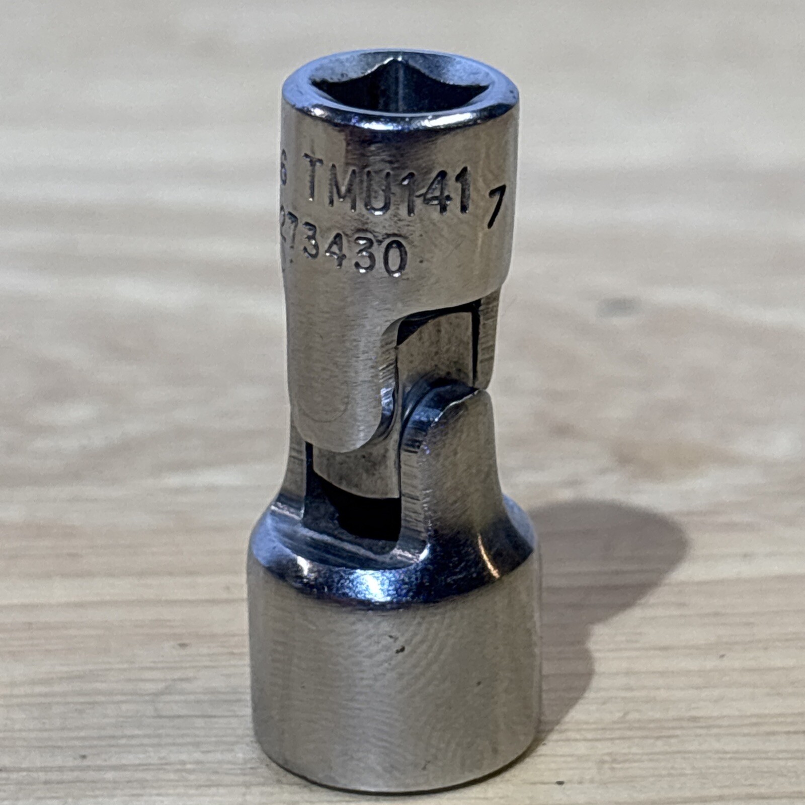 Snap On 7/16″ Universal Swivel Socket 1/4″ Drive 12 Point TMU141 VTG USA