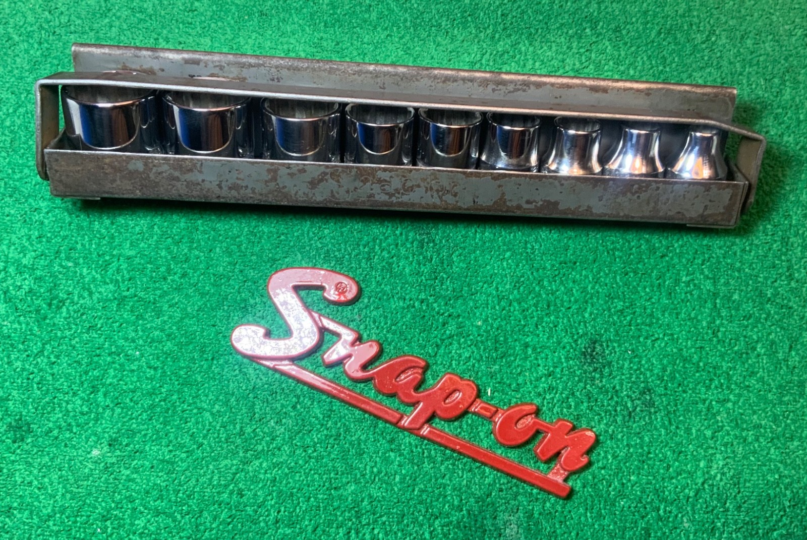 Snap-On Tools Vintage 1940’s Ferret Socket Set with tray. Clean & Pristine!