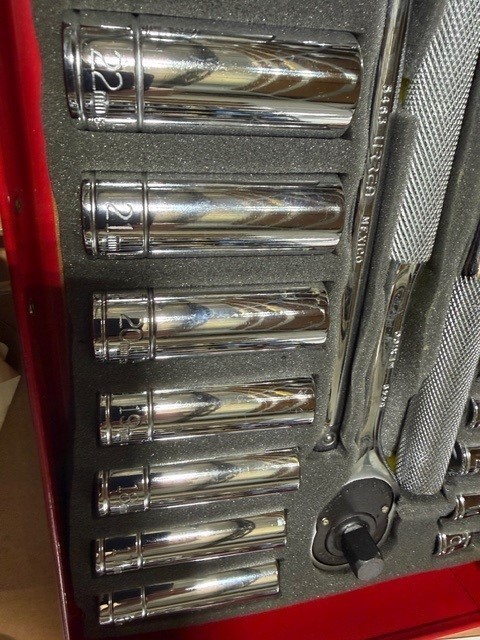 Urrea Ratchet Socket Set 1/2″ Drive Chrome Socket Set, 31 Piece – New