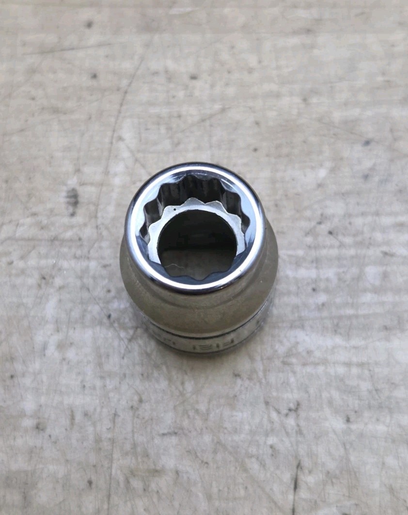 New Snap On F121 – 3/8″ Drive 3/8″ Shallow 12Pt Chrome Socket