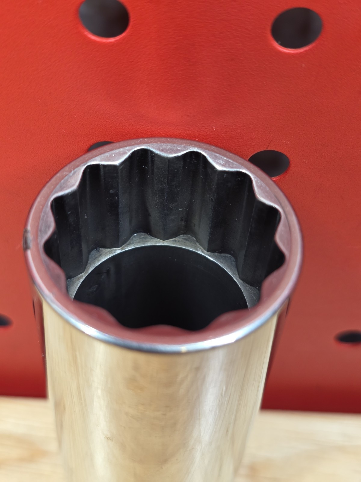 Snap-on Tools SM28 28mm 1/2″ Drive Metric 12-Point Deep Chrome Socket USA