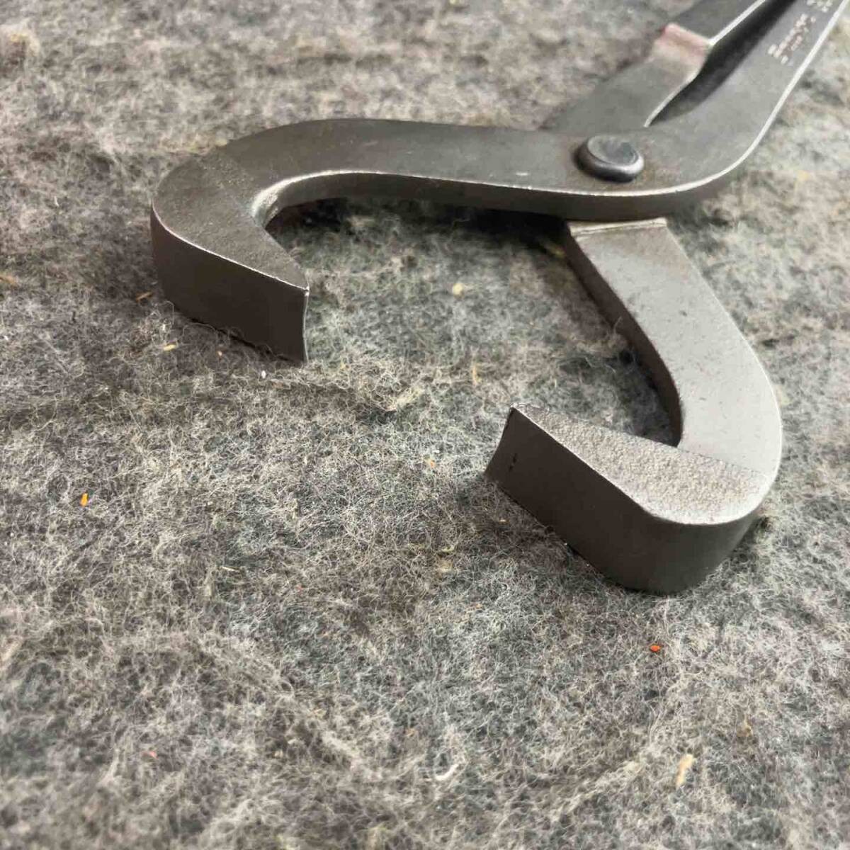 Snap-on GCP10 Hub Cap Dust Cap Removal Pliers Automotive Wheel Bearing Tool
