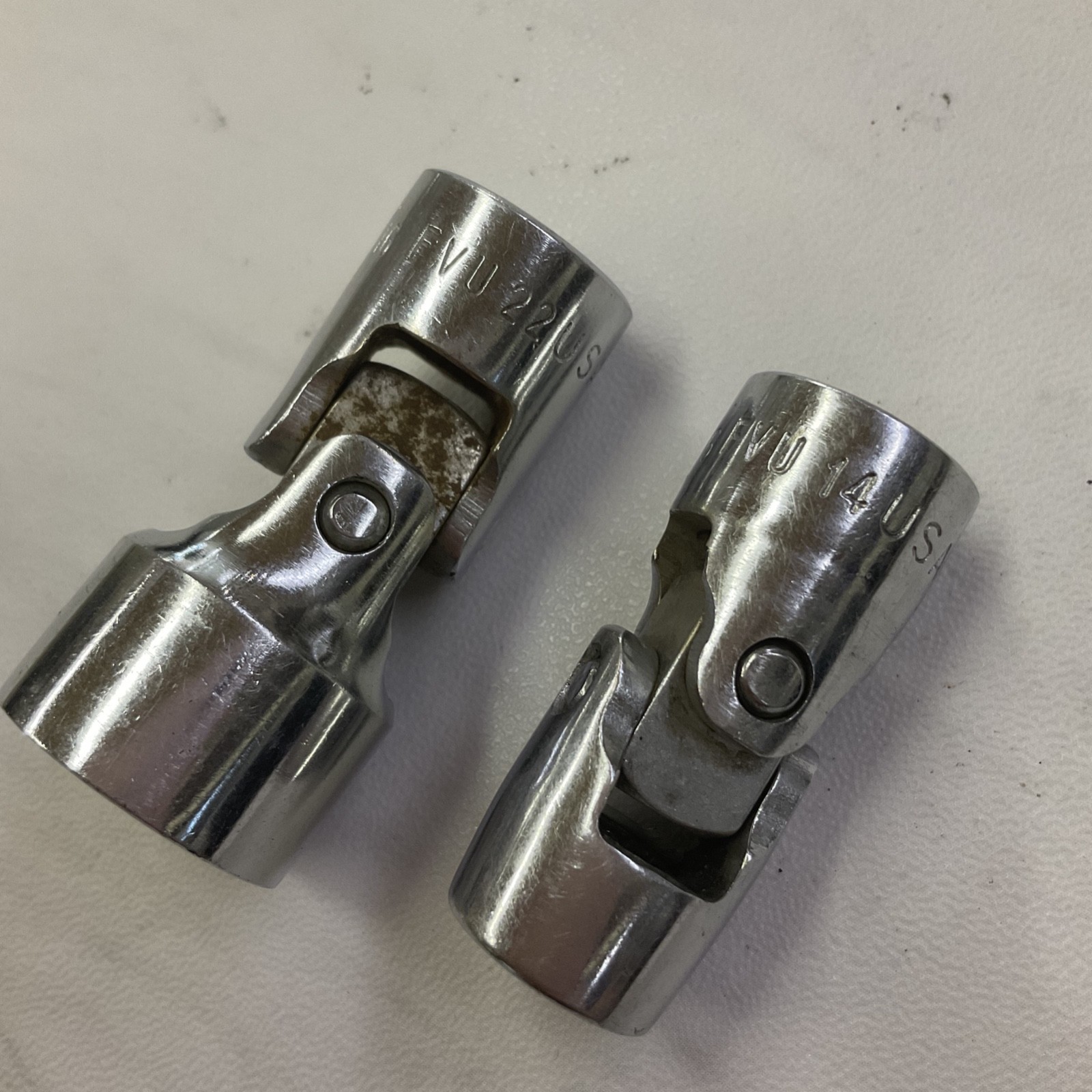 Snap-on Universal Swivel Sockets 12-Pt 3/8″ Dr USA FVU22 (11/16) & FVU14 (7/16)