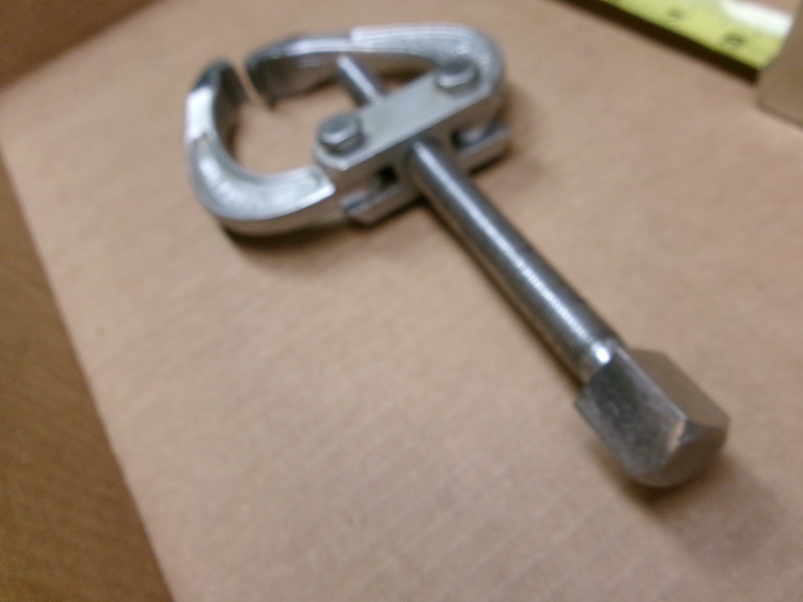 Craftsman USA 5-1/2″ Ton Two Arm Puller No 46901
