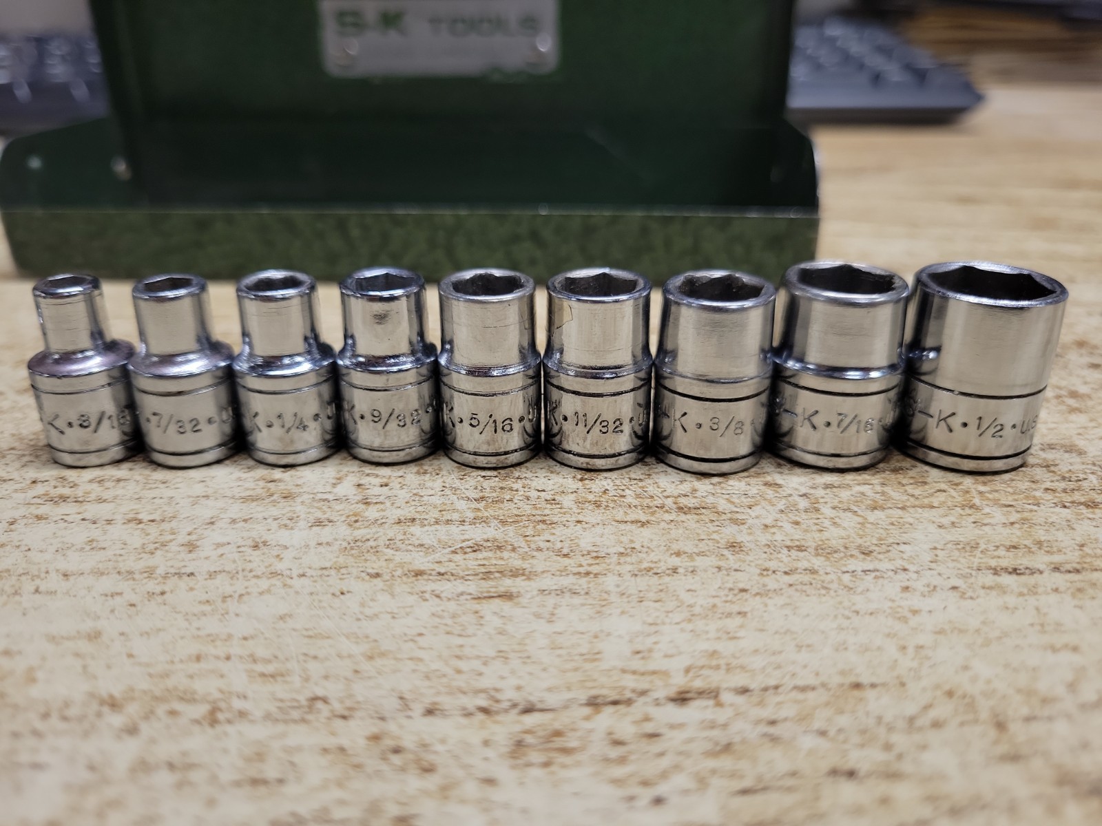 Vintage S-K Tools 14-Piece 1/4″ Drive Socket Set W/Metal Case And In-box Ad
