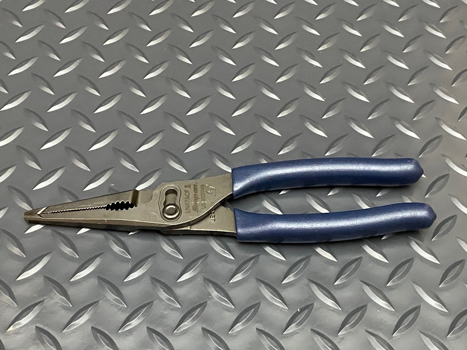 Snap On Tools NEW Power Blue 9″ Soft Grip Long Nose Slip Joint Pliers LN47ACFMB