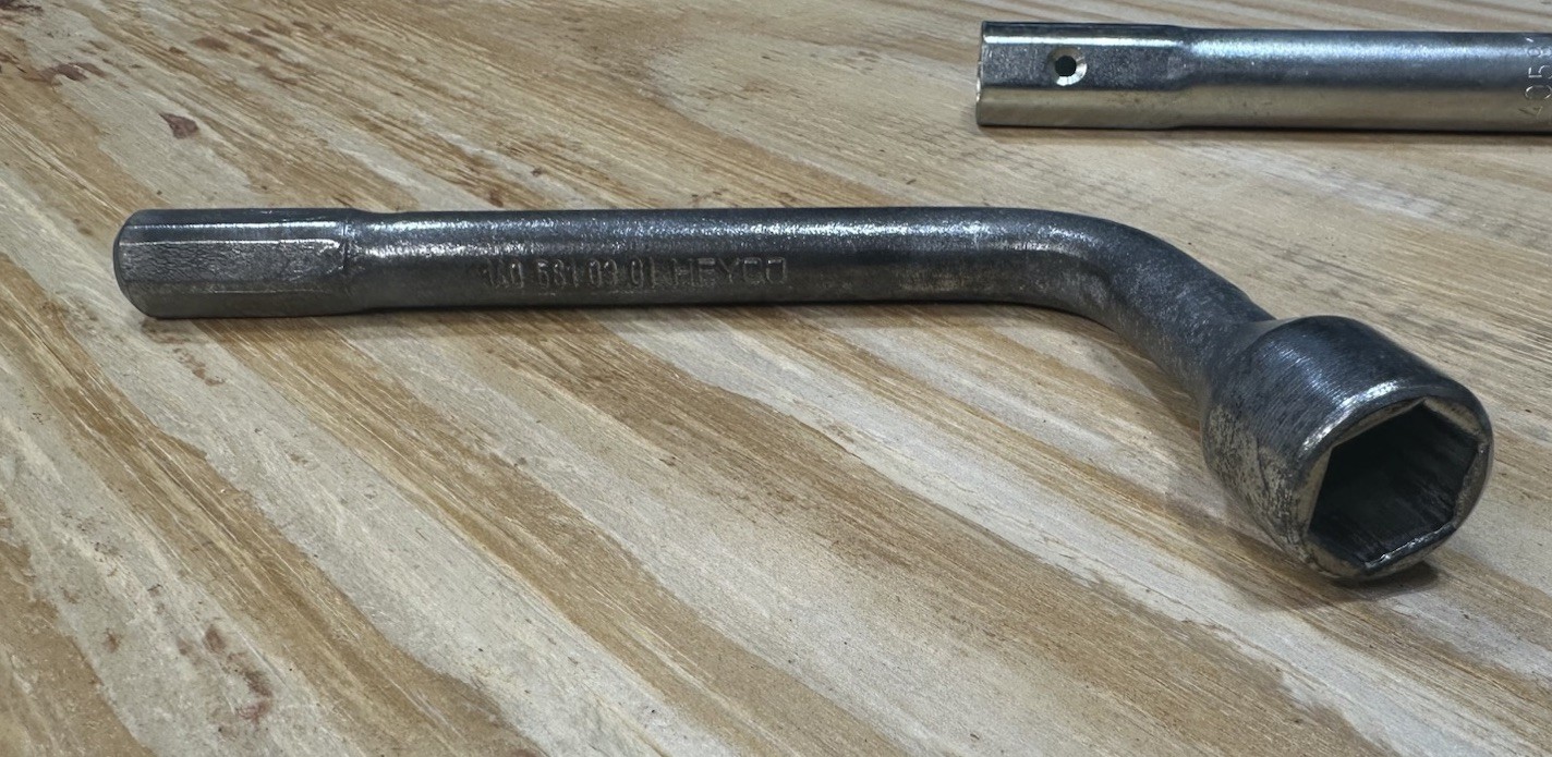 MERCEDES W140 W220 W210 LUG BOLT WRENCH, SCREWDRIVER S500 S420 S430 E320 S320