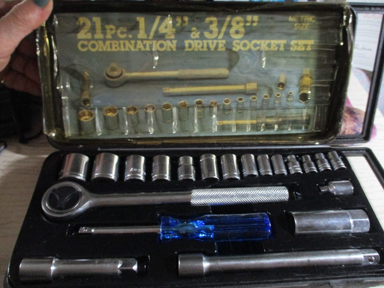 21 Piece 1/4″ & 3/8″ Metric Size Socket Set in Plastic Case by Royce NOS